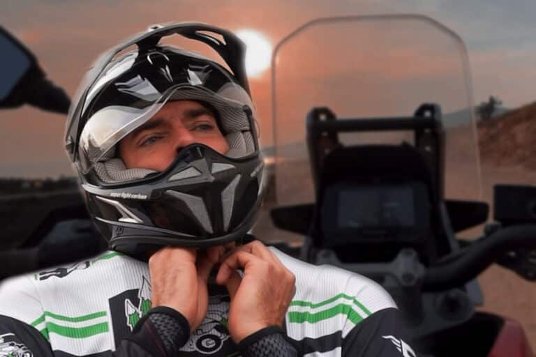 Camille Lacourt découvre le tout-terrain au V-Strom Experience