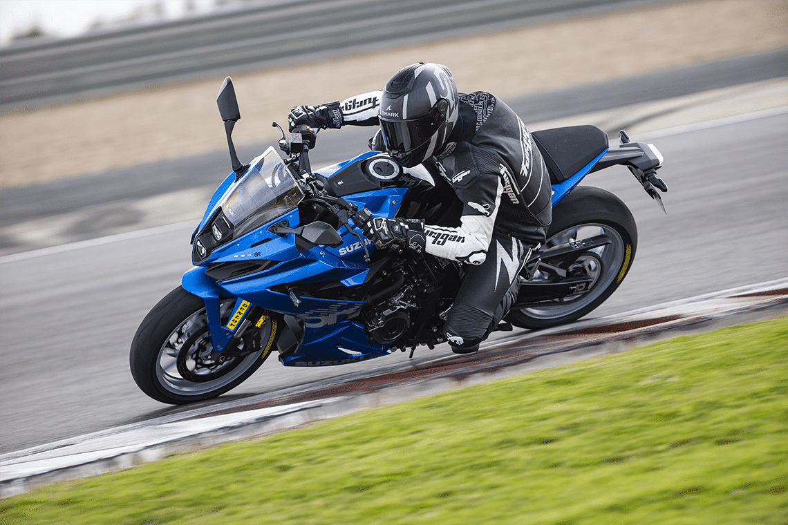 Suzuki_8R_Action_R3JM0660.png